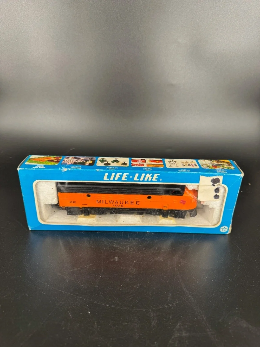 Life-Like Ho Scale F-7 Milwaukee Road 111C Locomotive